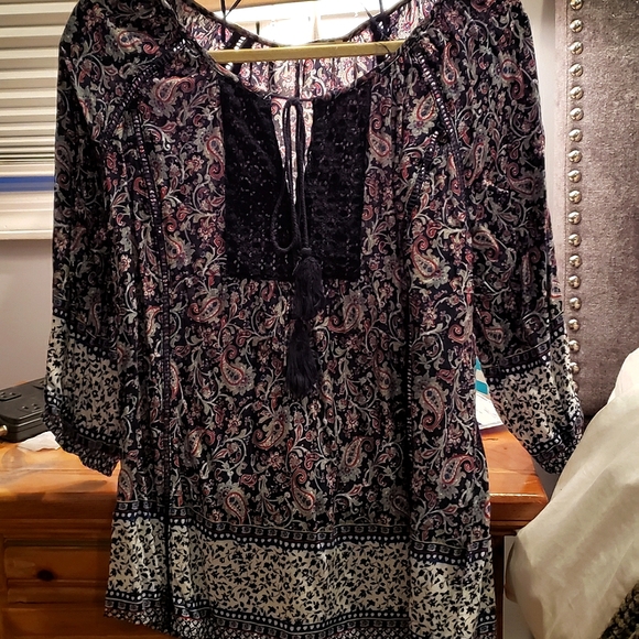 Boho Chic Peasant Top - Picture 2 of 8